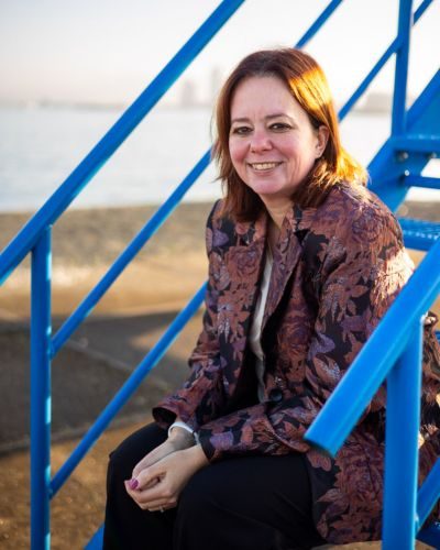 Aurélie Veltema zit op trap